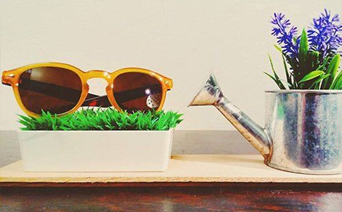 occhiali da sole da donna in acrilico color sabbia