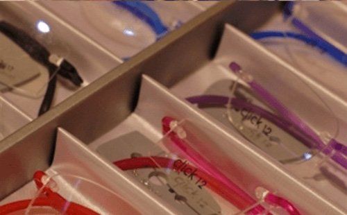 montature da vista in un cassetto