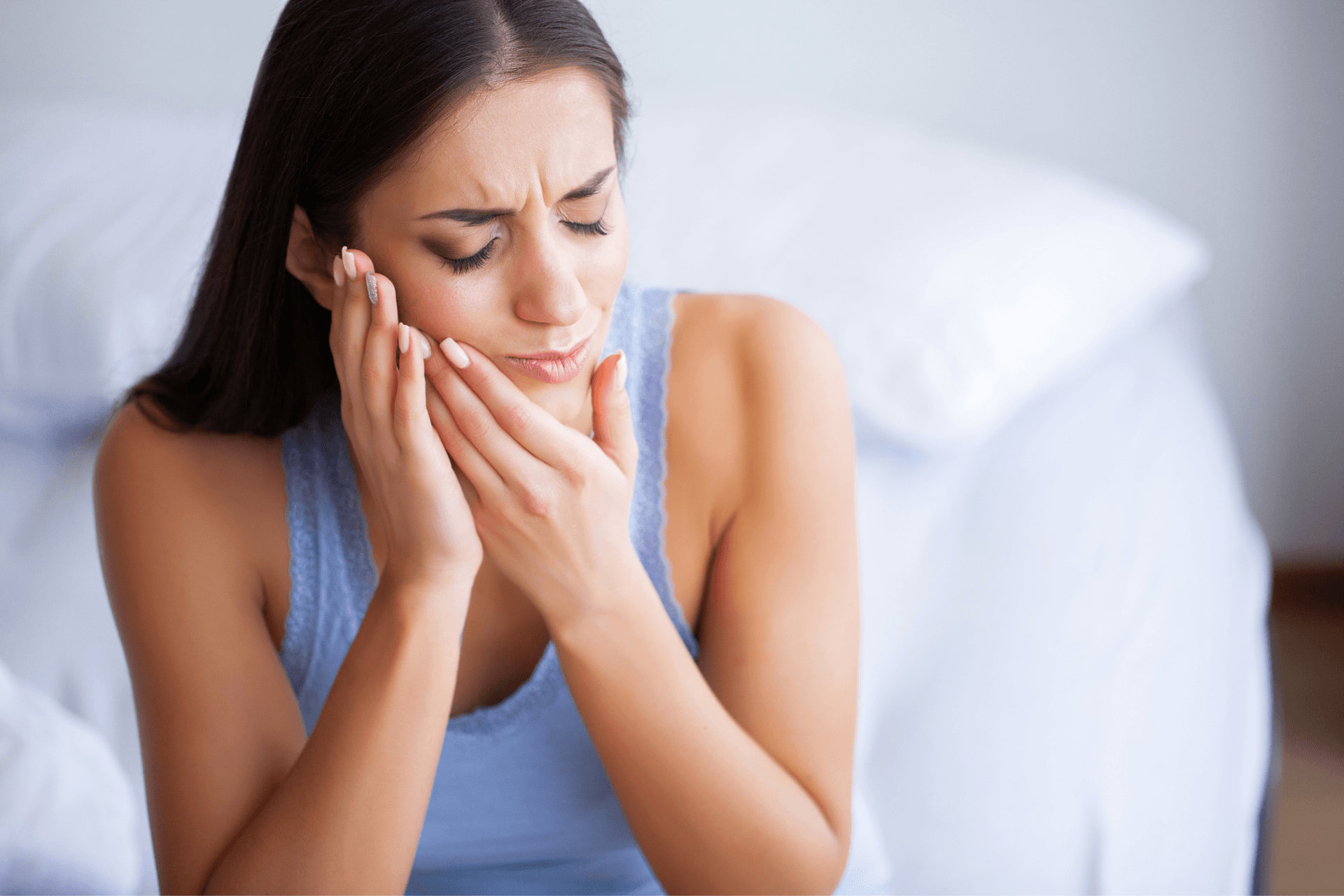 woman holding mouth | Same day emergency dentist in Escondido CA 92026