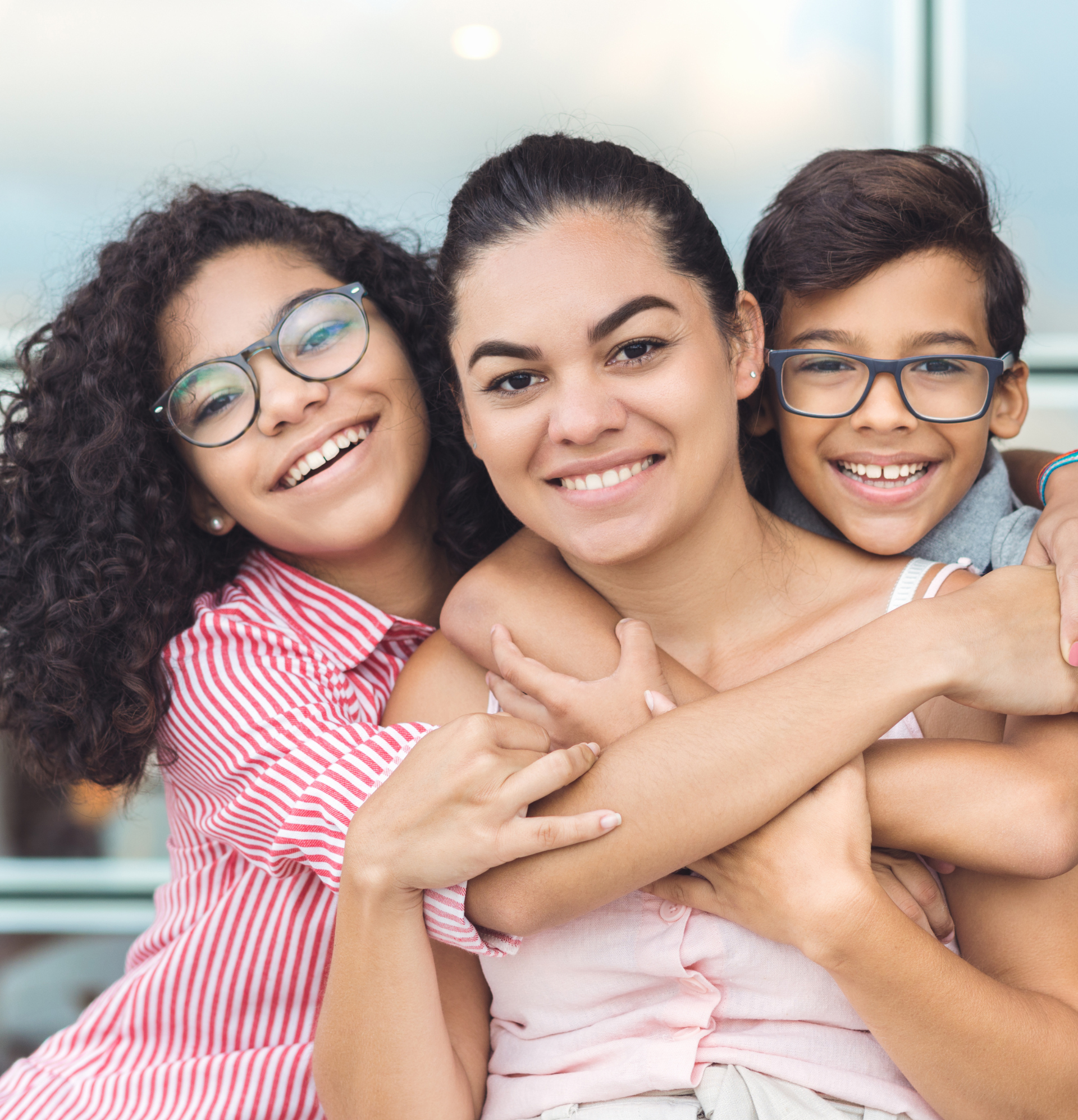 FAMILY DENTISTRY IN ESCONDIDO | Mom and kids smiling | Best family dentist in Escondido CA
