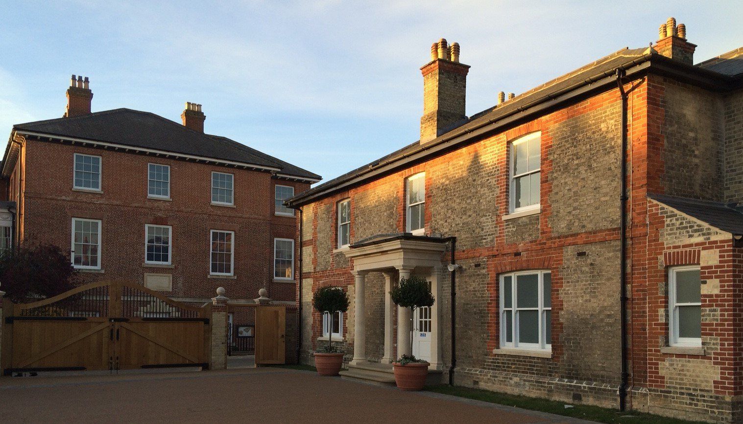 kings yard and palace house
