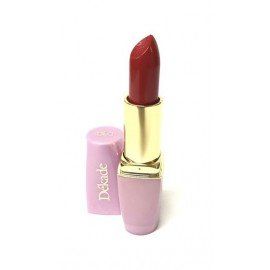 Un lápiz labial rojo en un tubo rosa sobre un fondo blanco.