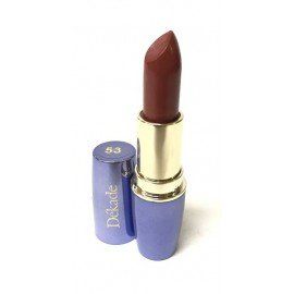 Un primer plano de un lápiz labial sobre un fondo blanco.