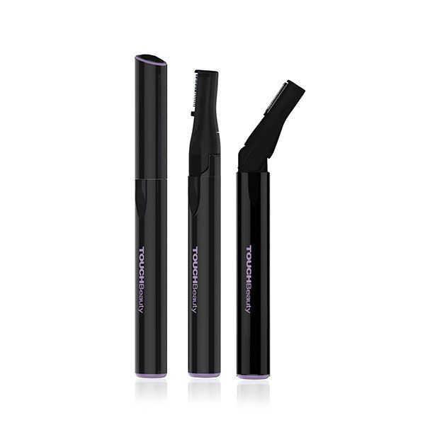 Un juego de tres recortadores de cejas negros sobre un fondo blanco.