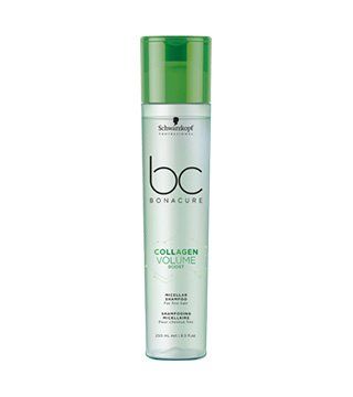 Una botella de champú BC Bonacure Collagen Volume sobre un fondo blanco.