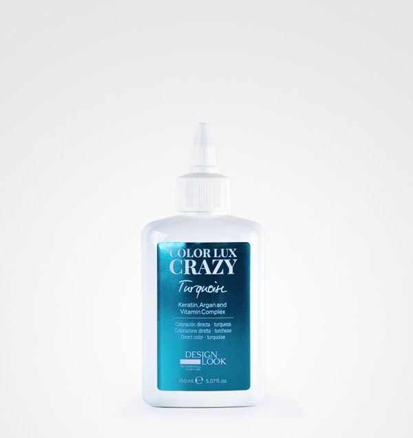 Una botella de tinte para el cabello color lux crazy turquesa sobre un fondo blanco.