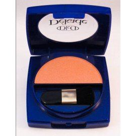 Un recipiente azul con una sombra de ojos color melocotón en su interior.