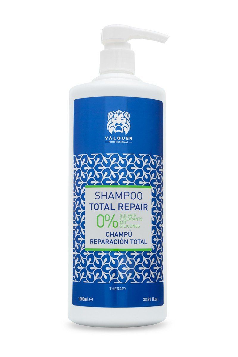 Una botella de champú blanca con una etiqueta azul sobre un fondo blanco.
