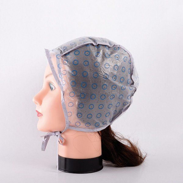 Una cabeza de maniquí con pelo largo y un sombrero.