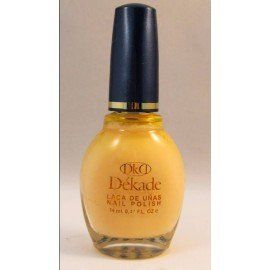 Una botella de esmalte de uñas amarillo con tapa negra