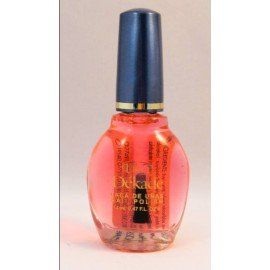 Una botella de esmalte de uñas rosa con tapón negro