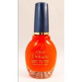 Una botella de esmalte de uñas Dekade naranja con tapón azul.