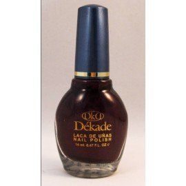 Una botella de esmalte de uñas dekade laca de uñas
