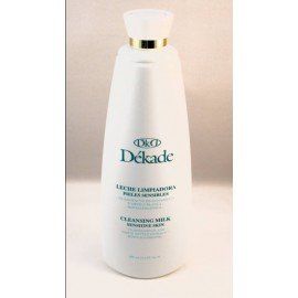 Una botella de leche limpiadora dkd dekade