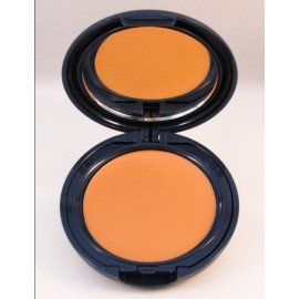 Un polvo en un estuche con la tapa abierta