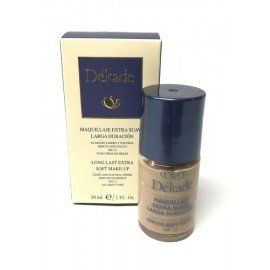 Una botella de maquillaje Dekade Long Last Extra Soft junto a una caja.