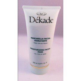 Un tubo blanco de mascarilla facial hidratante Dekade