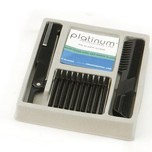 Un juego de maquinilla de afeitar y peine de platino en una caja