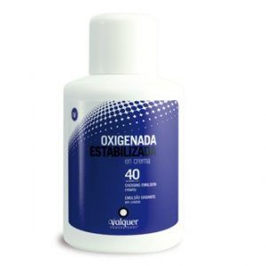 Una botella blanca con una etiqueta azul que dice oxigenada