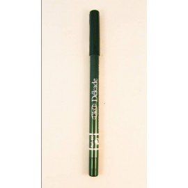 Un lápiz delineador de ojos verde Debkie sobre una superficie blanca