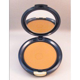 Un polvo compacto con un espejo en su interior.