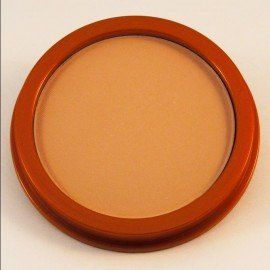 Un objeto redondo con un marco de madera alrededor