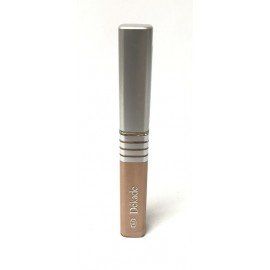 Un primer plano de un lápiz labial sobre un fondo blanco.