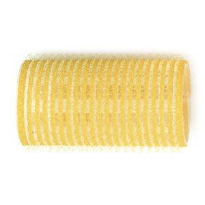 Un primer plano de un rodillo de pelo amarillo sobre un fondo blanco.