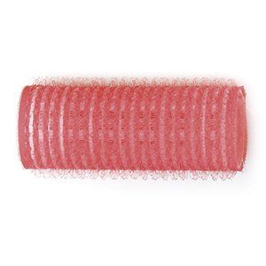 Un primer plano de un rodillo de pelo rojo sobre un fondo blanco.