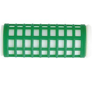 Un rodillo de plástico verde con un mango blanco sobre un fondo blanco.