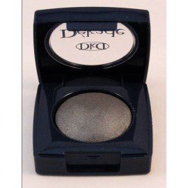 Una sombra de ojos DKD en un estuche azul.