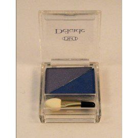 Una sombra de ojos azul en un recipiente transparente con un pincel.