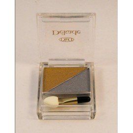 Una caja de sombras de ojos con un pincel dentro.