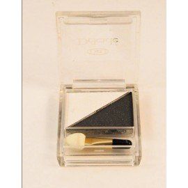 Una paleta de sombras de ojos en blanco y negro con un pincel en ella.