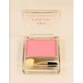 Una sombra de ojos rosa en una caja transparente con un pincel.