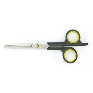 Un par de tijeras con mangos negros sobre un fondo blanco.