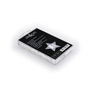 Una caja de uñas acrílicas transparentes con una estrella.