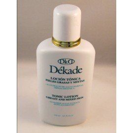 Una botella blanca de loción tónica Dekade sobre una mesa.