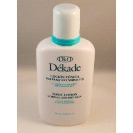 Una botella de loción tónica Dekade para piel normal y seca.
