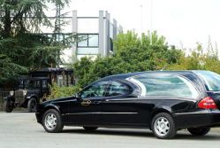 Carro funebre moderno