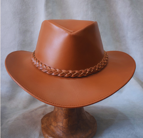 Sombrero de cuero liso