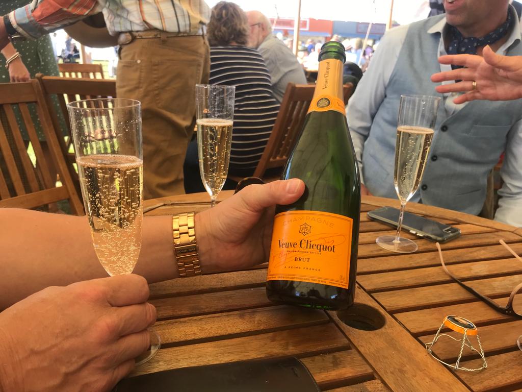 Catering aan de Vecht champagne op de vecht