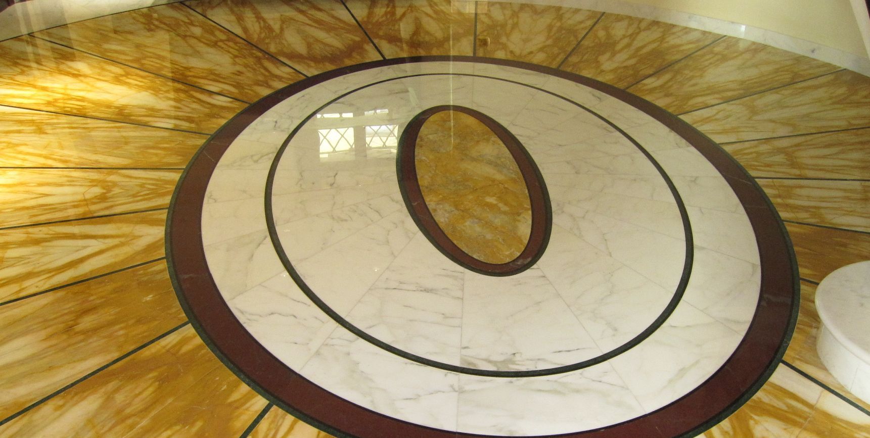 Pavimento in marmo a Rimini