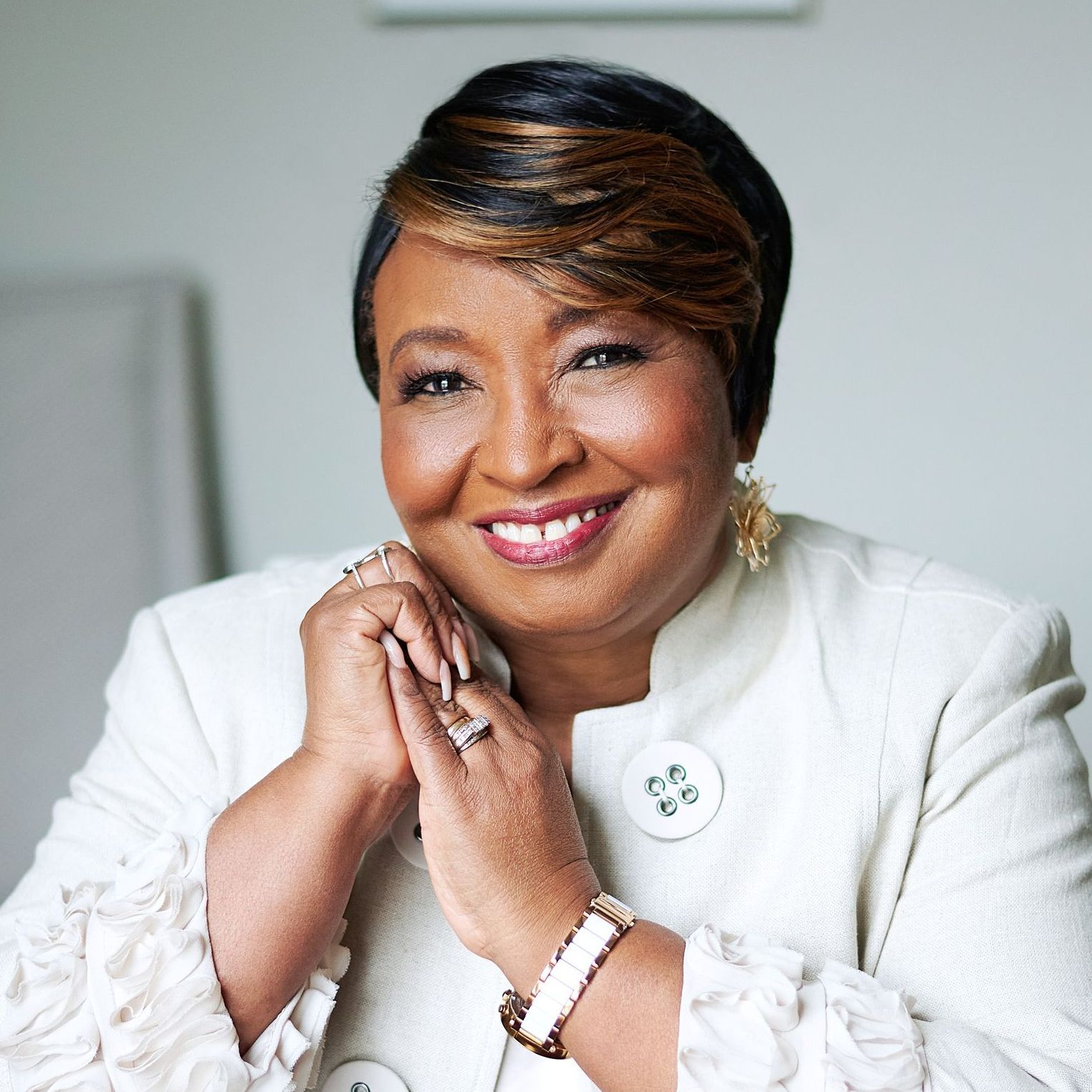 Dorothy Wilson on stage, speaking at FaithInspiration Network’s Live Faith Out Loud conference