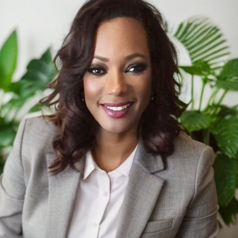 Dr. Kathy speaking to attendees at FaithInspiration Network conference