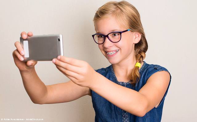 Kieferorthopädie mit festen Zahnspangen und Brackets