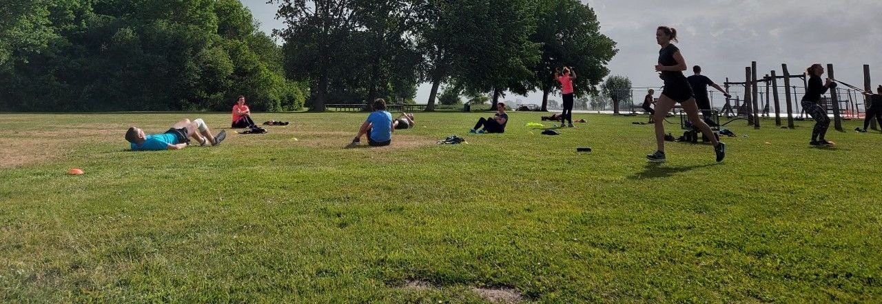 Een bootcamp in Warmond op eiland Koudenhoorn met Elemental Fitness