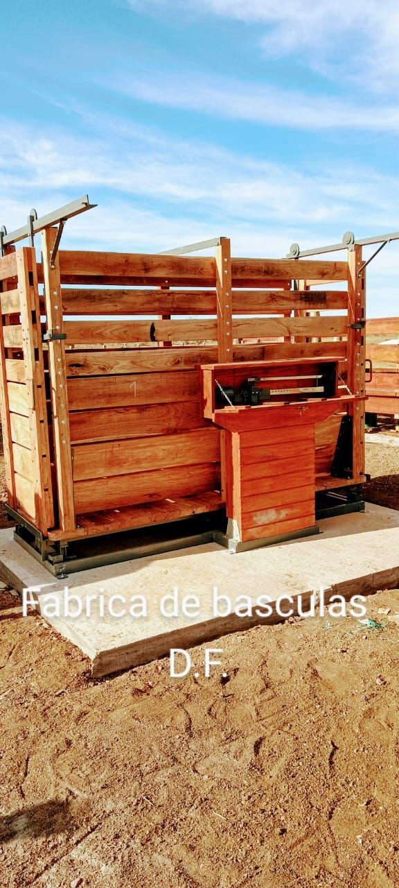 Estructura de madera con el texto