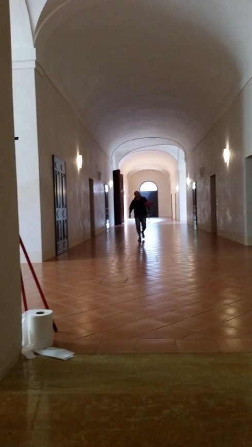 Pulizia corridoio ente pubblico