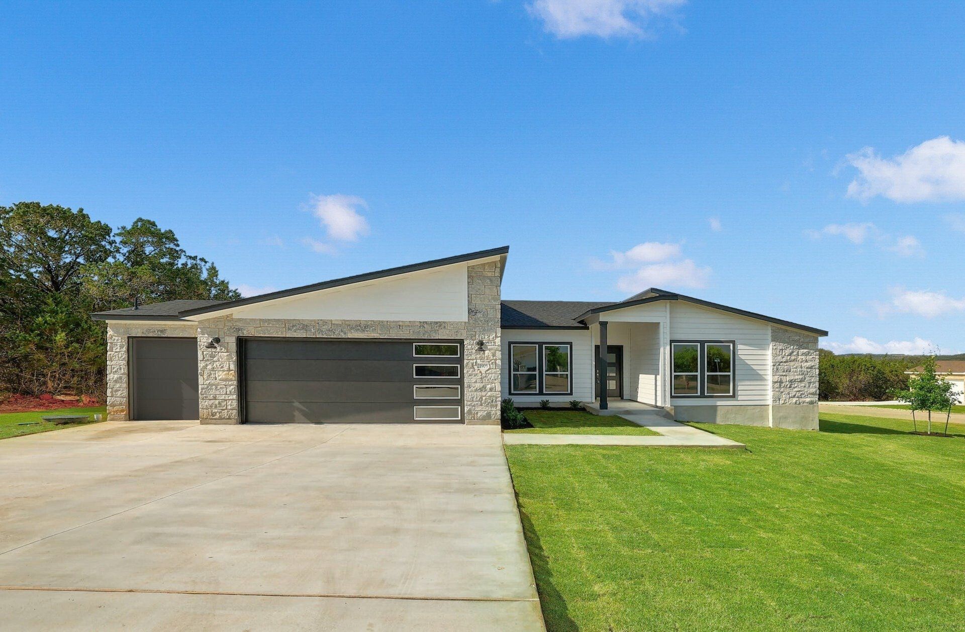 Home LTX Home Builders Lago Vista TX 78645   Front Of House 1920w 